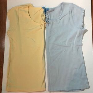 Bundle of two women shirts